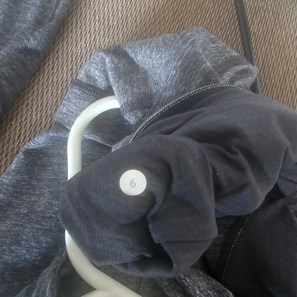 Lululemon Athletica Gray Women's Top - Picture 4 of 5